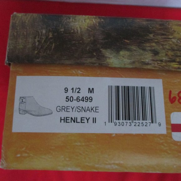 Bella Vita Henley II Booties - Picture 11 of 12